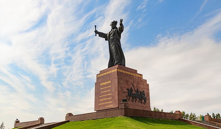 Bəydibek-Bi-(Baidibek-Bi)-abidəsi.jpg