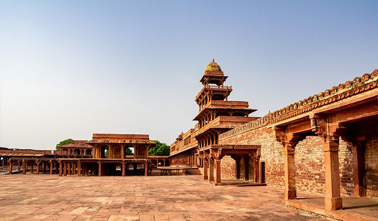 Fatehpur-Sikri-şəhərində-yerləşən-tarixi-abidələr.jpg